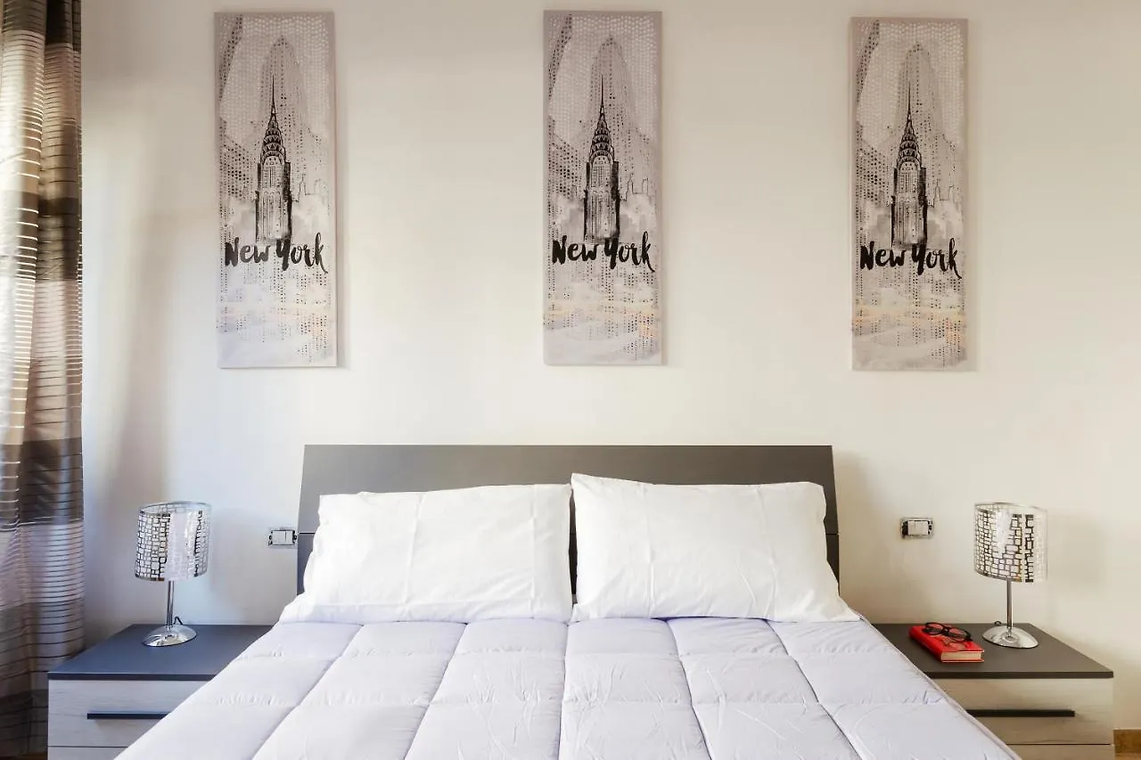 Florence Ognissanti Apartment contacts